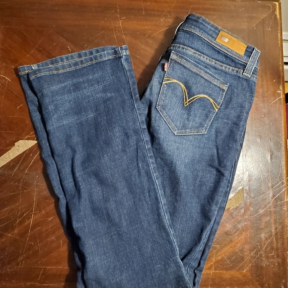 Levi's Curvy Jeans - Picture 2 of 4